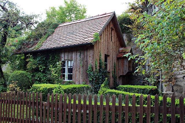 stará dřevěná chatrč